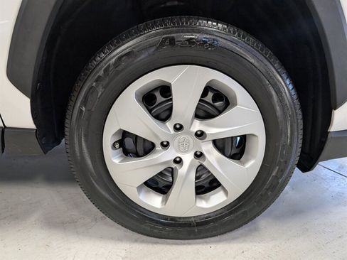 Used 2023 Toyota RAV4 LE AWD/4WD image 12