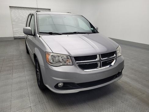 Used 2017 Dodge Grand Caravan SXT image 14