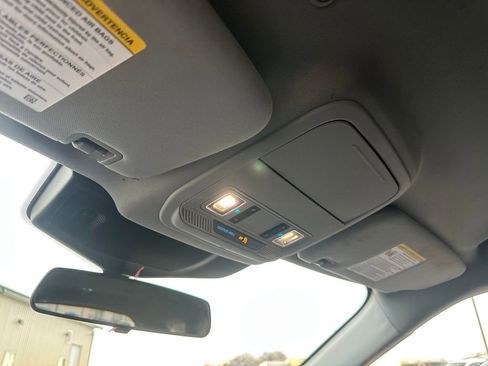 Used 2022 Ford Explorer XLT w/ Equipment Group 202A image 19