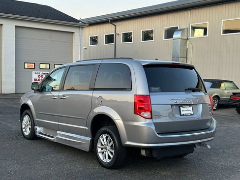 Used 2014 Dodge Grand Caravan SXT FWD image 8