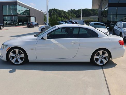Used 2011 BMW 328i Convertible w/ Premium Pkg image 3