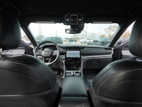 Used 2024 Jeep Grand Cherokee Limited image 23