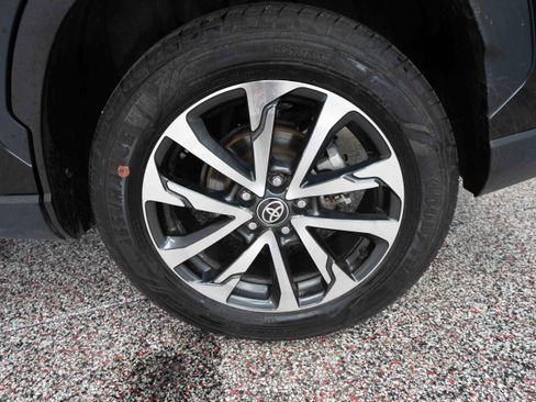 Used 2023 Toyota Corolla Cross XLE image 29