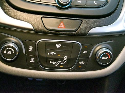 Used 2019 Chevrolet Equinox LS w/ LS Convenience Package FWD image 26