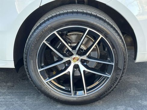 Used 2025 Porsche Macan image 8