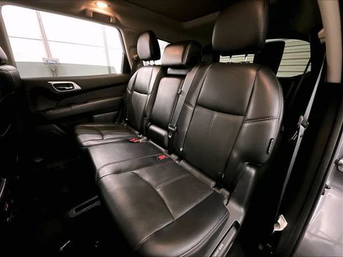 Used 2019 Nissan Pathfinder Platinum AWD/4WD image 25