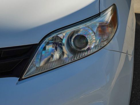 Used 2020 Toyota Sienna L image 8