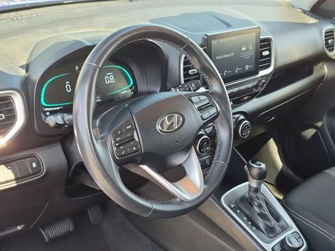 Used 2025 Hyundai Venue SEL FWD image 15