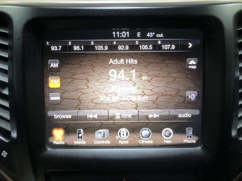 Used 2015 Jeep Cherokee Limited image 26