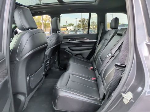 Used 2024 Jeep Grand Cherokee Limited AWD/4WD image 13