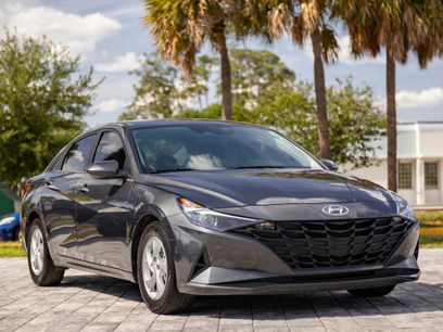 Used 2021 Hyundai Elantra SE w/ Preferred Accessory Package