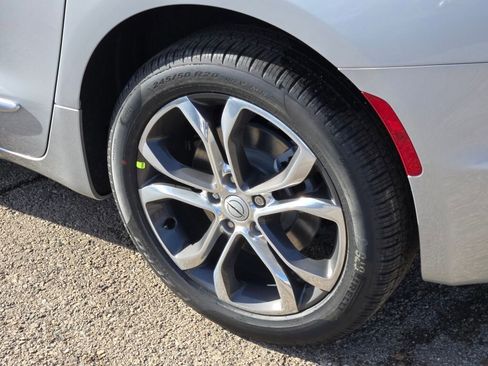 New 2026 Chrysler Pacifica Pinnacle image 13