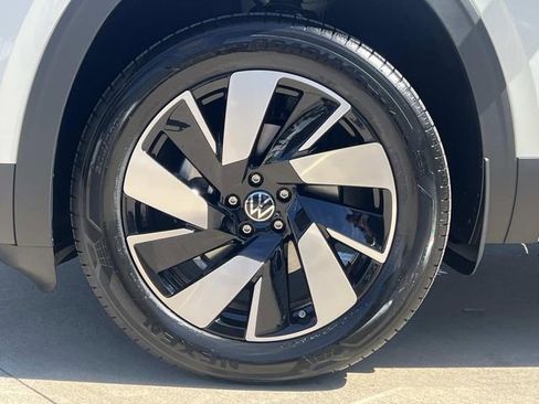 New 2026 Volkswagen Atlas Cross Sport SEL AWD/4WD image 6