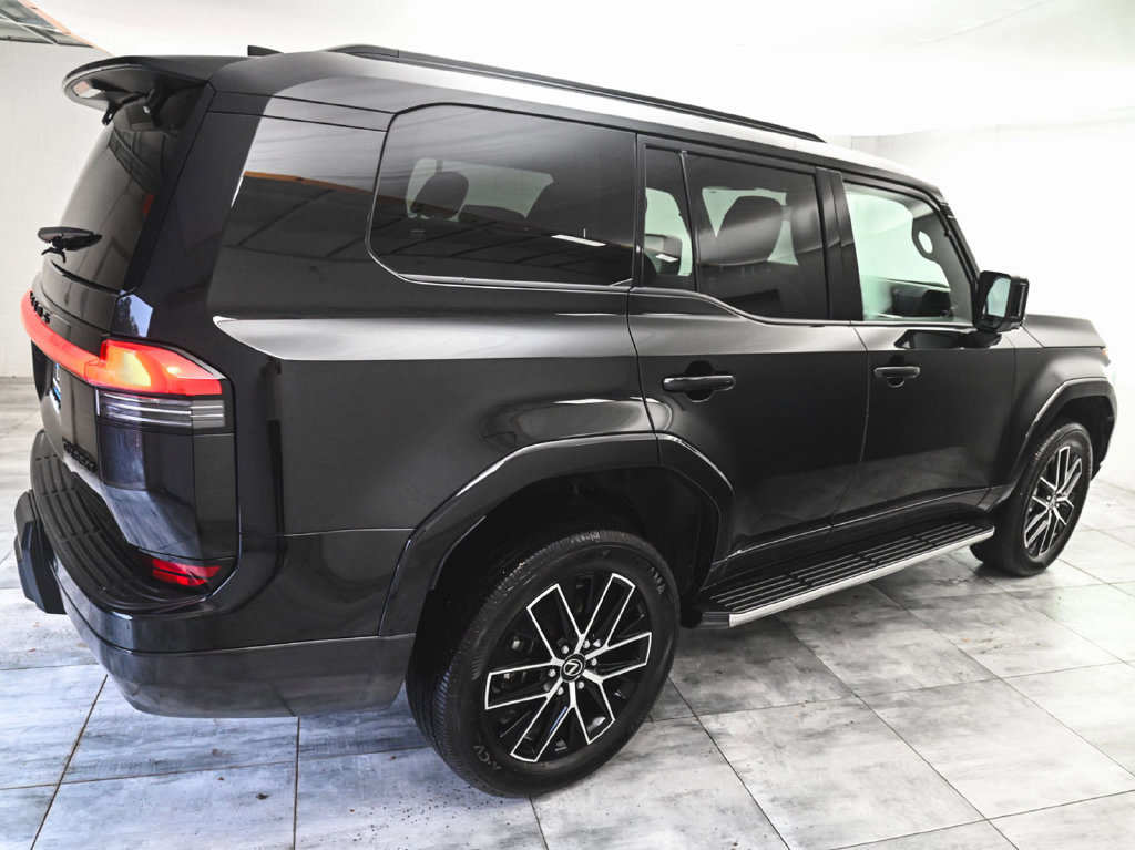 Used 2024 Lexus GX 550 w/ Accessory Package (31) AWD/4WD image 4