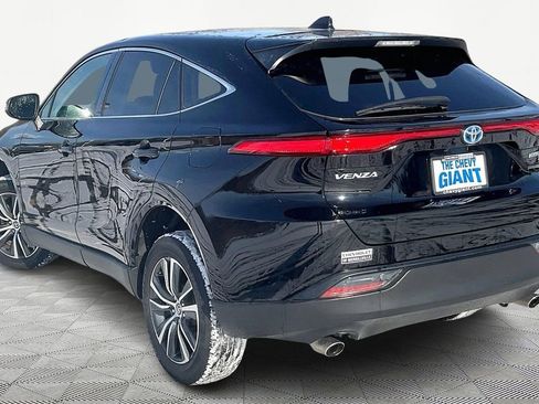 Used 2022 Toyota Venza LE image 4