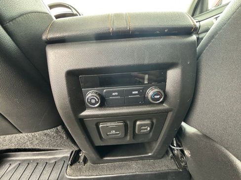 Used 2019 Chevrolet Traverse LT w/ LT Premium Package image 24