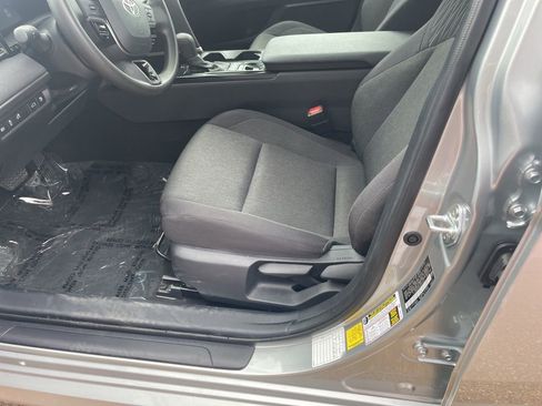 Used 2025 Toyota Camry LE image 18