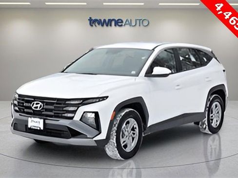 Used 2025 Hyundai Tucson SE image 2