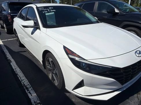 Used 2023 Hyundai Elantra SEL w/ Convenience Package FWD image 11