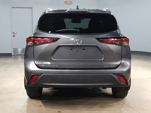 Used 2025 Toyota Highlander XLE AWD/4WD image 6