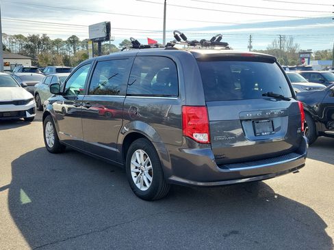 Used 2019 Dodge Grand Caravan SXT image 4
