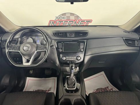 Used 2020 Nissan Rogue SV image 11