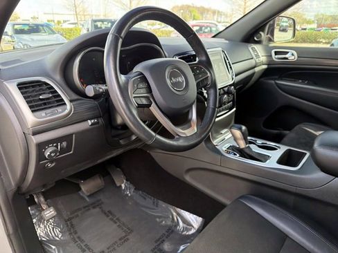 Used 2021 Jeep Grand Cherokee Laredo X image 19