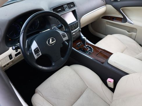 Used 2013 Lexus IS 250 w/ Premium Pkg Value Edition RWD image 4