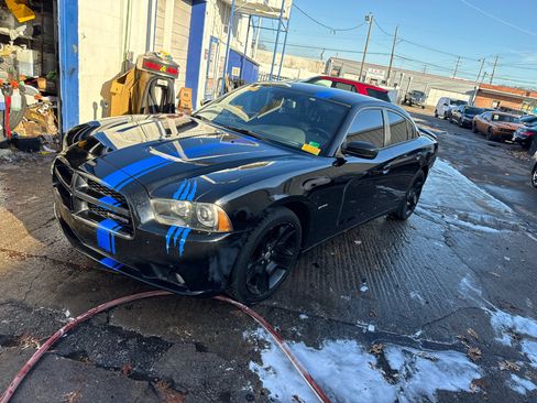Used 2011 Dodge Charger R/T image 2