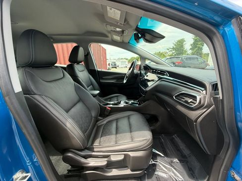 Used 2023 Chevrolet Bolt LT w/ Infotainment Package FWD image 25