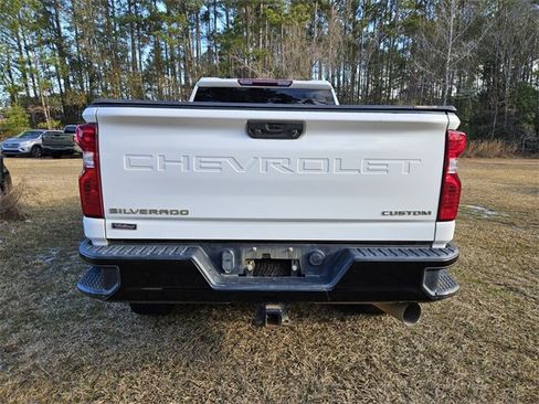 Used 2022 Chevrolet Silverado 2500 Custom w/ Custom Value Package image 5