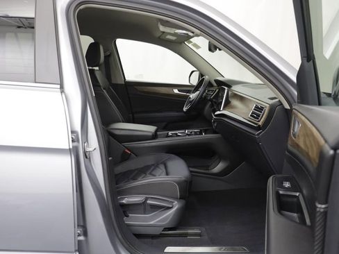 Used 2025 Volkswagen Atlas SE w/ Black Wheel Package AWD/4WD image 17