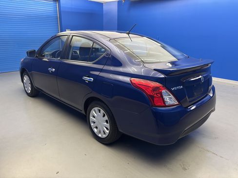 Used 2018 Nissan Versa SV FWD image 5