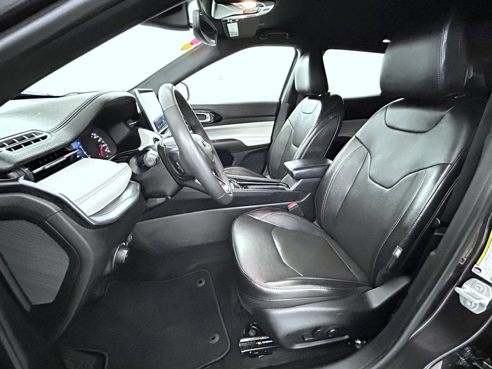 Used 2023 Jeep Compass Limited AWD/4WD image 10