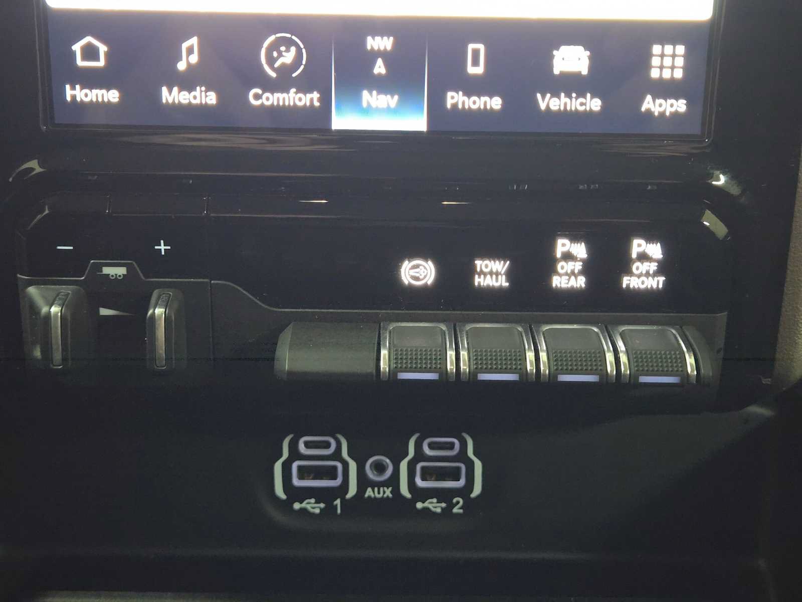 Used 2024 RAM 3500 Laramie w/ Towing Technology Group AWD/4WD image 36