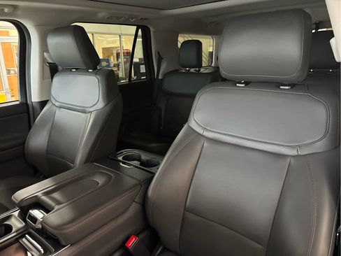Used 2025 Ford Expedition Active RWD image 28