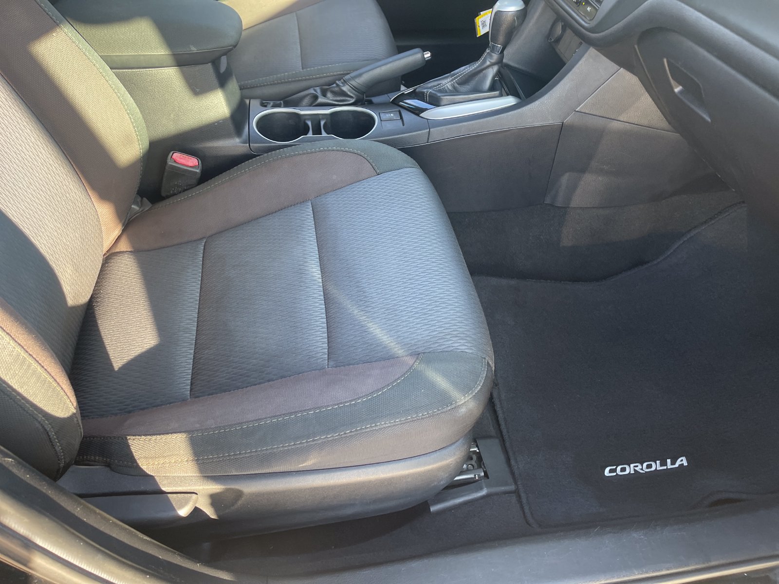 Used 2019 Toyota Corolla LE FWD image 16