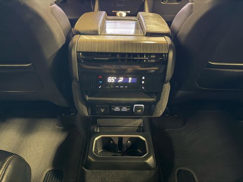 Used 2024 Jeep Wagoneer L Series II w/ Flexible Seating Group RWD image 24