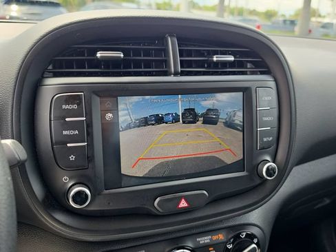 Used 2025 Kia Soul LX w/ LX Technology Package FWD image 24