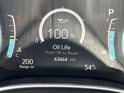 Used 2023 Chrysler Pacifica Touring-L FWD image 22