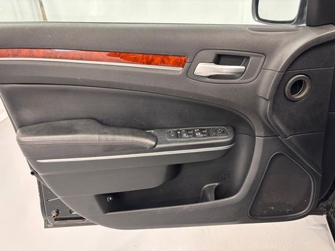 Used 2013 Chrysler 300 AWD w/ Driver Convenience Group image 16