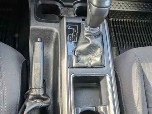 Used 2018 Toyota Tacoma TRD Sport w/ Exterior Package AWD/4WD image 23