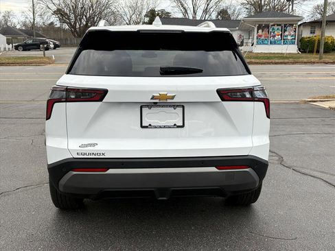 Used 2025 Chevrolet Equinox LT w/ Convenience Package II image 4