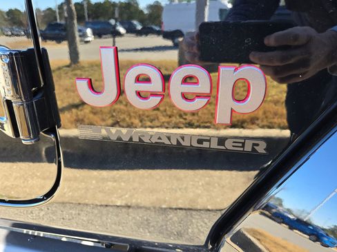 Used 2023 Jeep Wrangler Unlimited Rubicon image 31