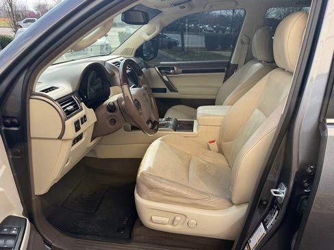 Used 2019 Lexus GX 460 Premium w/ Premium Package image 15