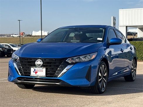 Used 2025 Nissan Sentra SV w/ SV Premium Package image 4