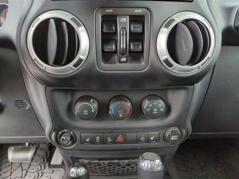 Used 2014 Jeep Wrangler Unlimited Sahara w/ Connectivity Group image 17