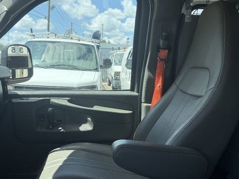 Used 2015 Chevrolet Express 2500 RWD image 25