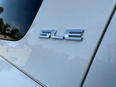 Used 2017 GMC Acadia SLE image 30