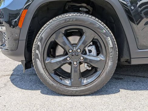 Used 2023 Jeep Grand Cherokee L Limited w/ Luxury Tech Group II AWD/4WD image 32